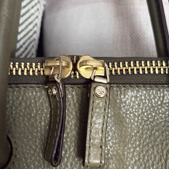 Tory Burch Olive Green Leather Bag - Picture 3 of 10